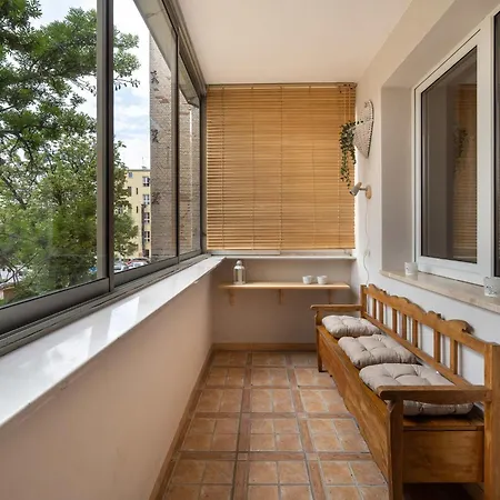 Family With Balcony In By Renters Daire