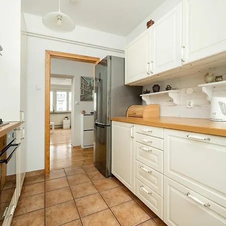 Family With Balcony In By Renters Daire *