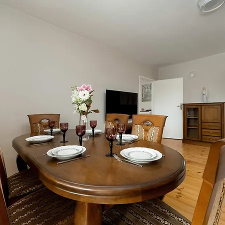 Family With Balcony In By Renters Daire *