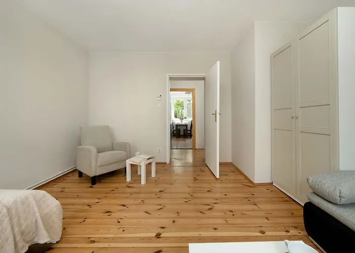 Family With Balcony In By Renters Appartamento