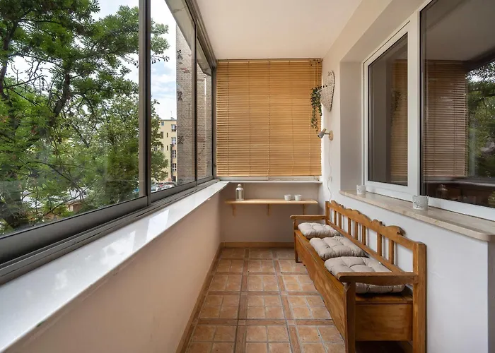 Family With Balcony In By Renters Appartamento